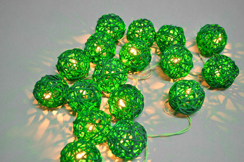 1 Set of Green 5cm Rattan Cane 50 Ball Battery Powered LONG 5m String Lights Christmas Gift Home Wedding Party Bedroom Decoration Table Centrepiece